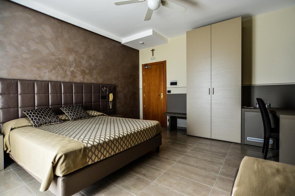 Hotel Sorriso Toscolano Maderno Exterior foto