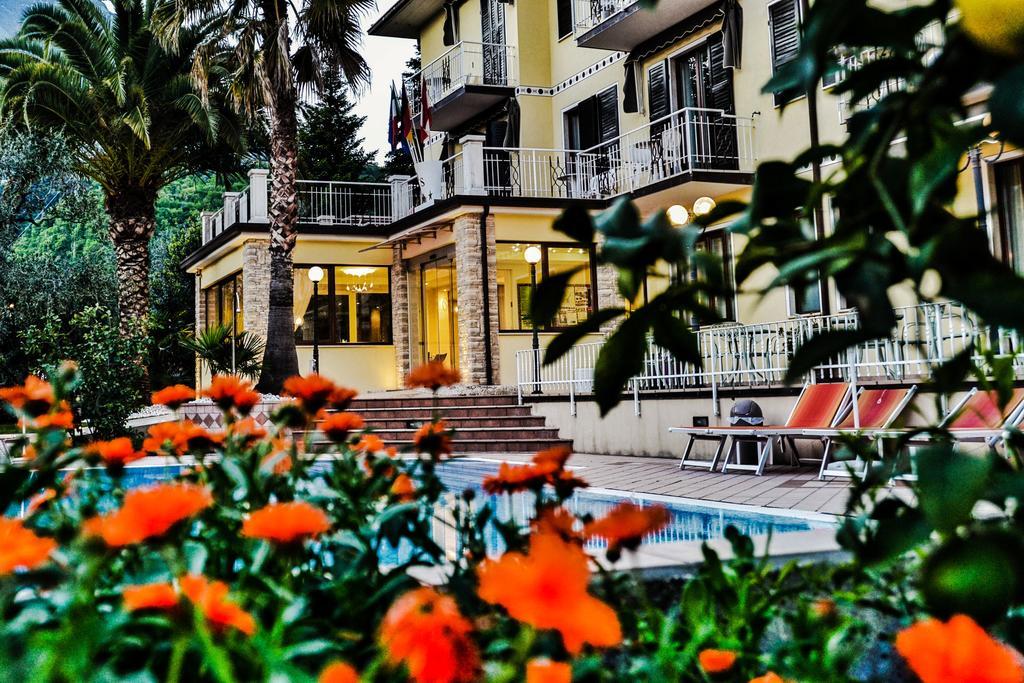 Hotel Sorriso Toscolano Maderno Exterior foto