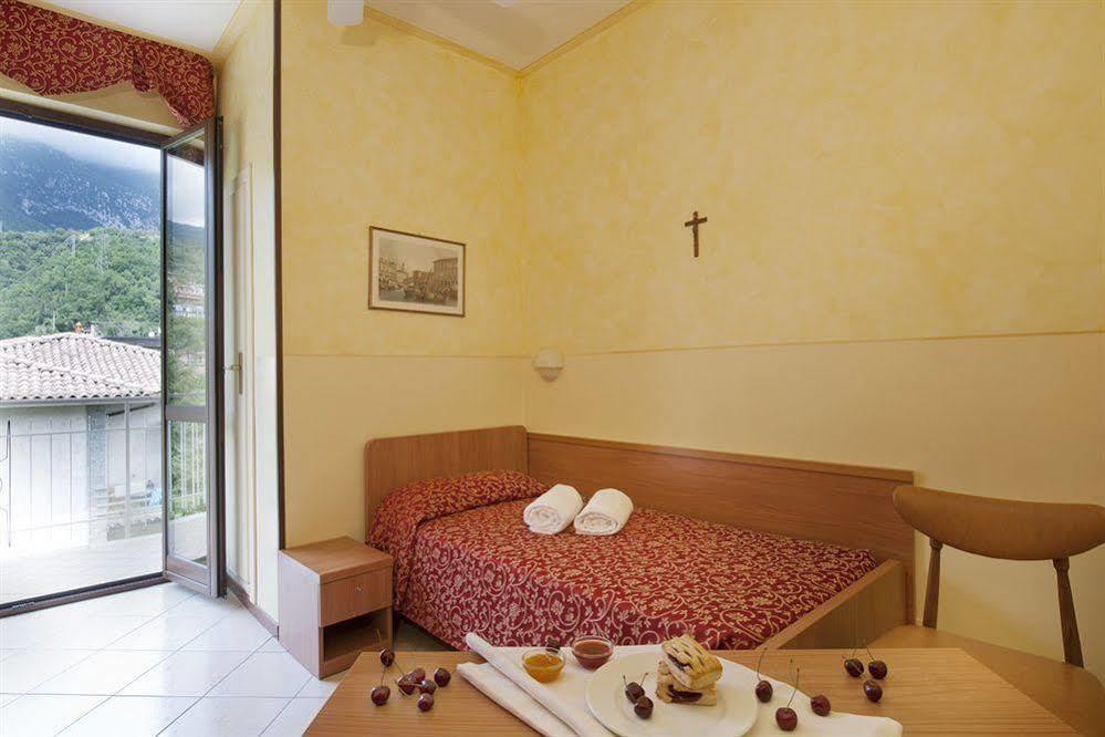 Hotel Sorriso Toscolano Maderno Exterior foto