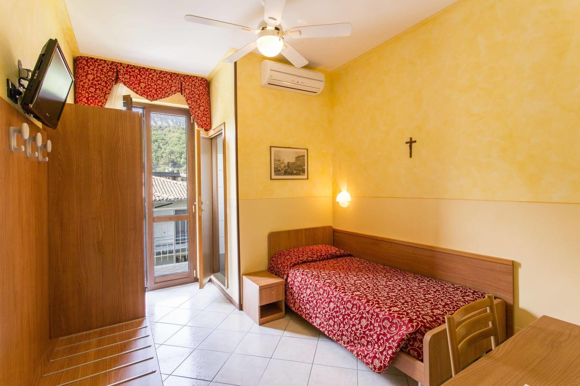 Hotel Sorriso Toscolano Maderno Exterior foto
