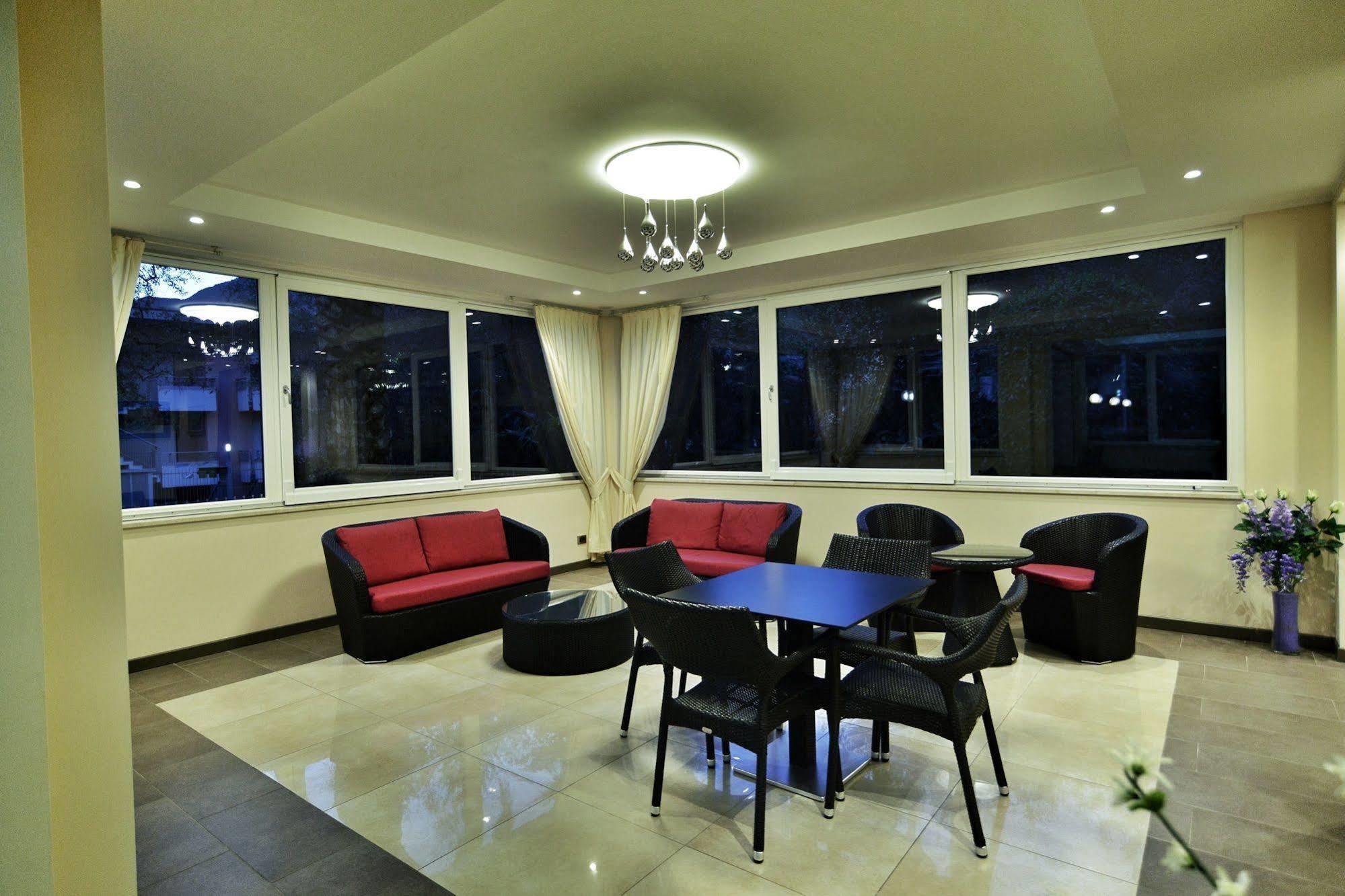 Hotel Sorriso Toscolano Maderno Exterior foto