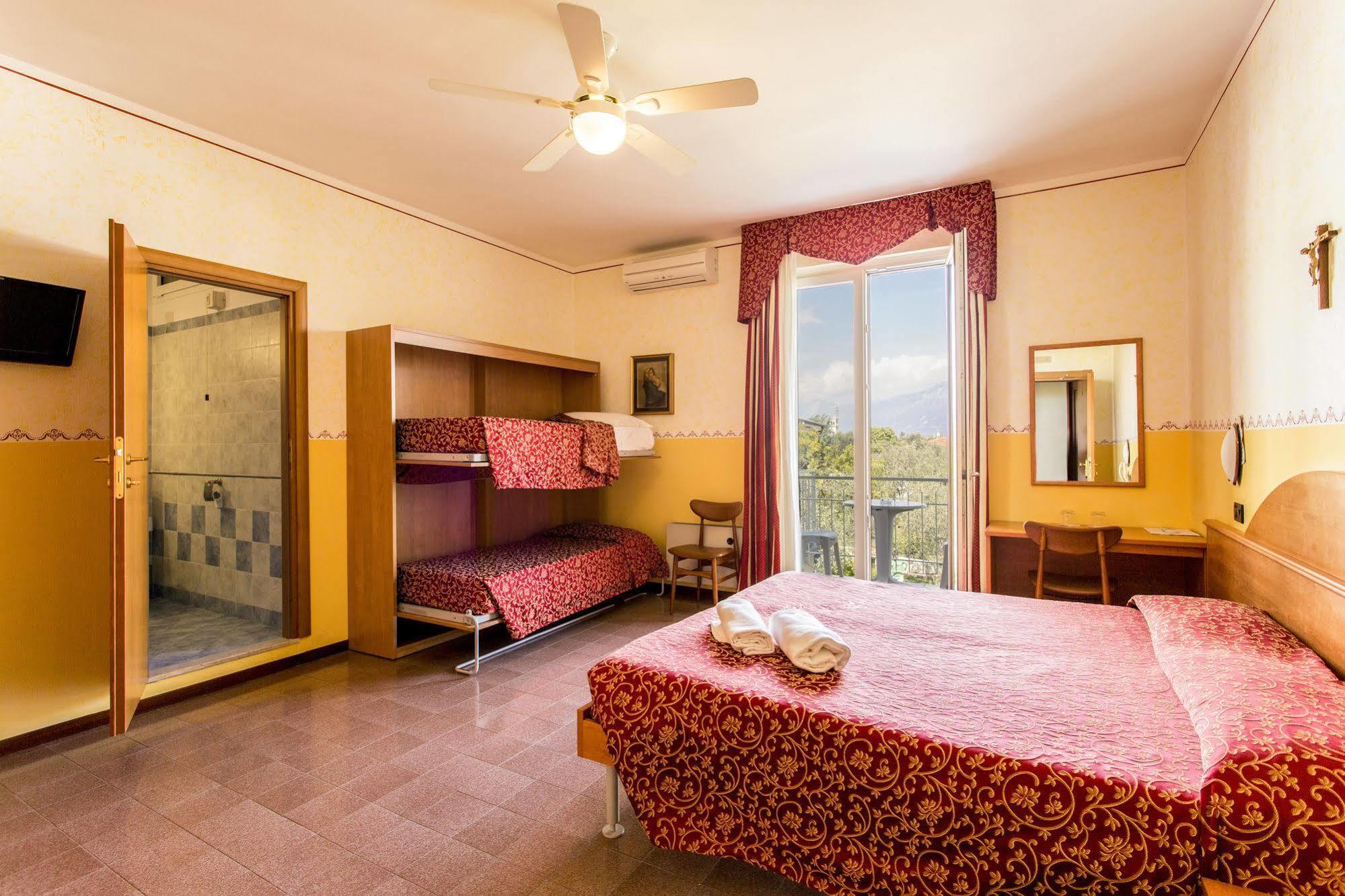 Hotel Sorriso Toscolano Maderno Exterior foto