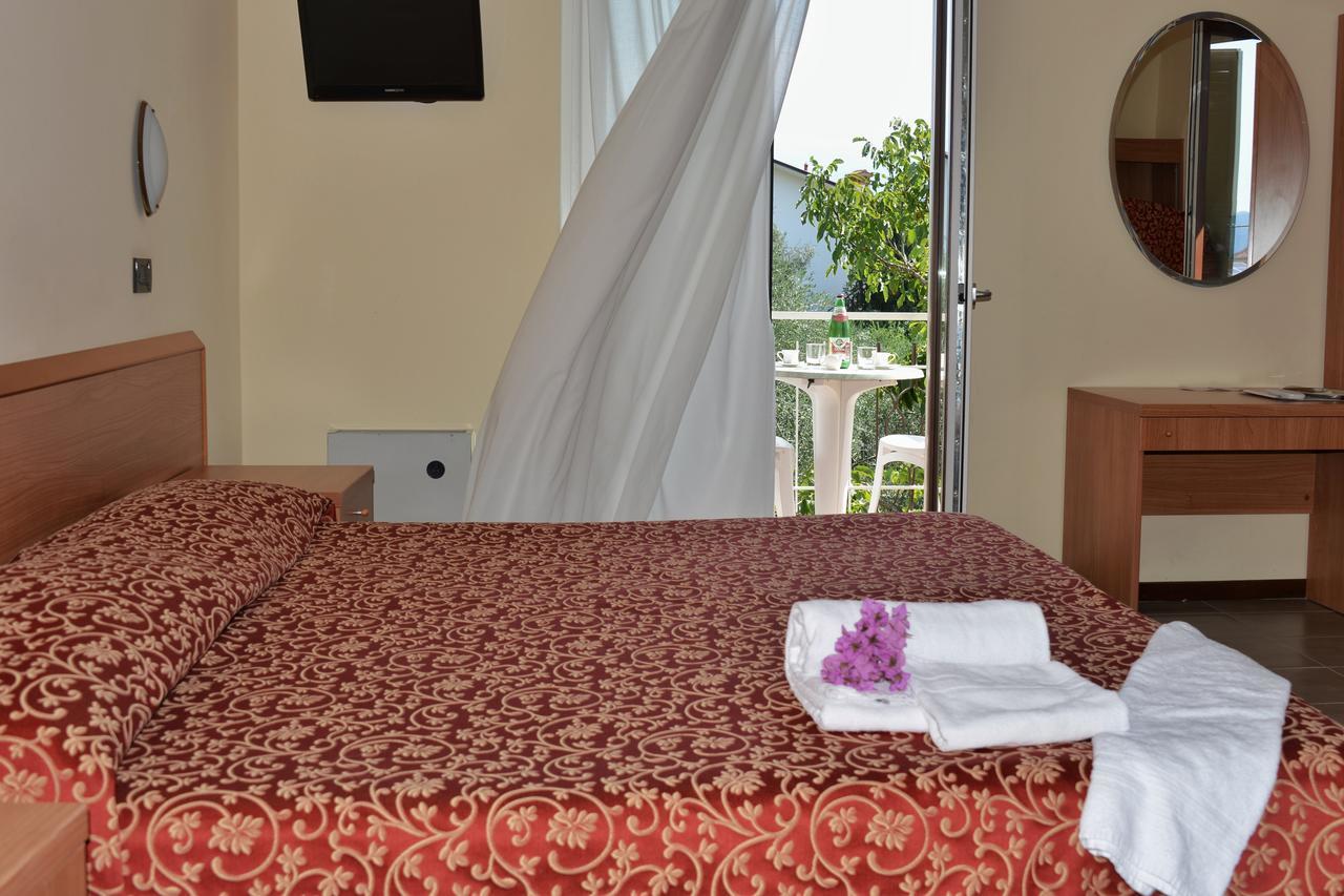 Hotel Sorriso Toscolano Maderno Exterior foto